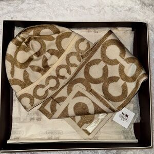 Coach Luxurious Gold and Cream Hat+Scarf Gift Set✨❄️
